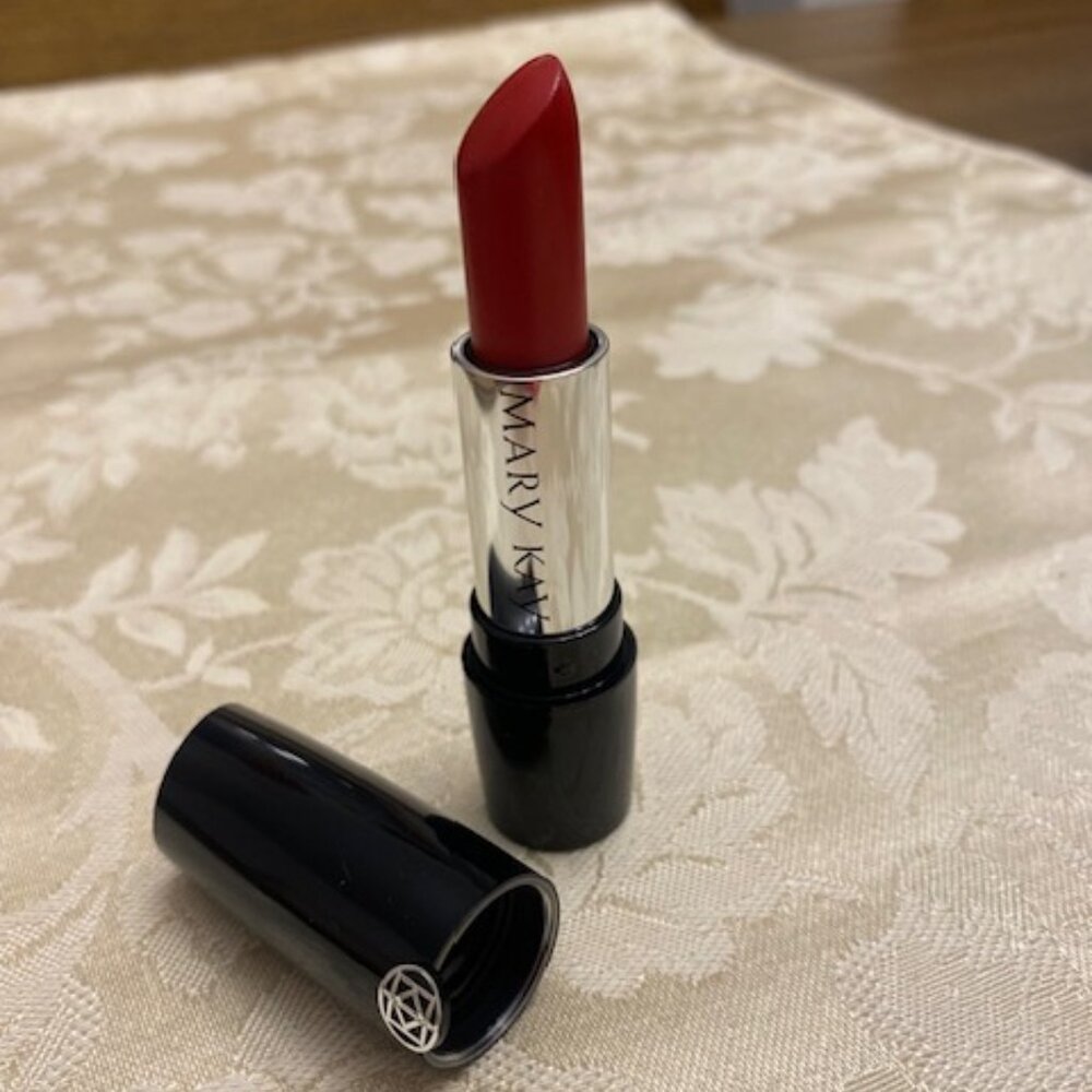 Mary Kay® Gel Semi-Shine Lipstick - RED SMOLDER